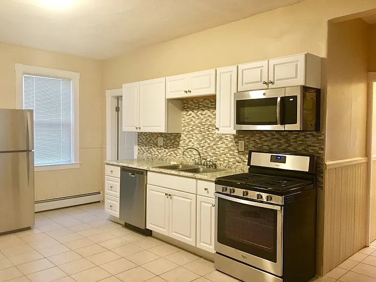 104 Knight St #3R — Photo 4