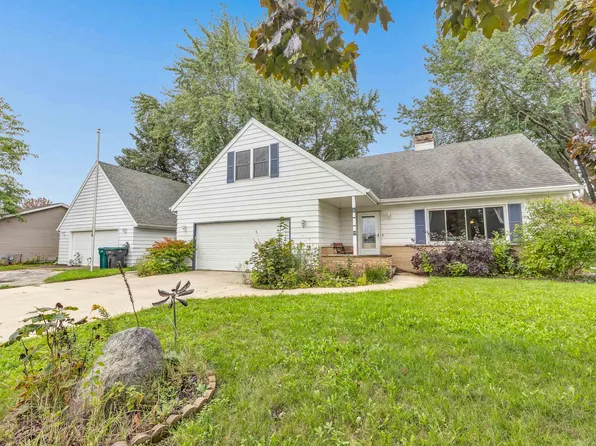 127 W Capitol Dr, Appleton, WI 54911