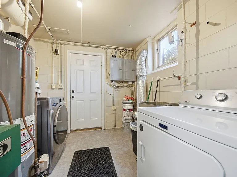 1439 McAfee St #1 — Photo 10