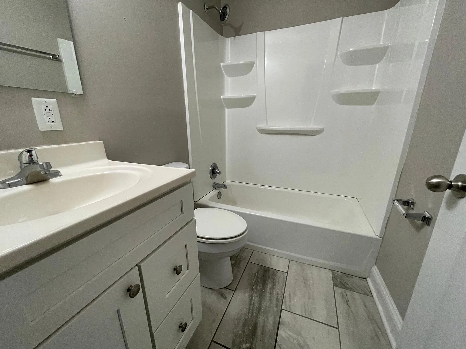 2 bed, 1.5 bath, 1500 sqft, $950 — Photo 2