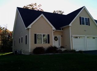 18 Dickens Ln, Tyngsboro, MA 01879