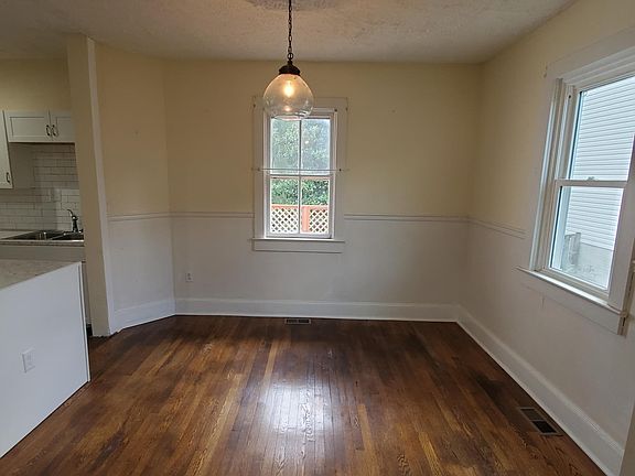 3rd image of 618 Hillman Dr