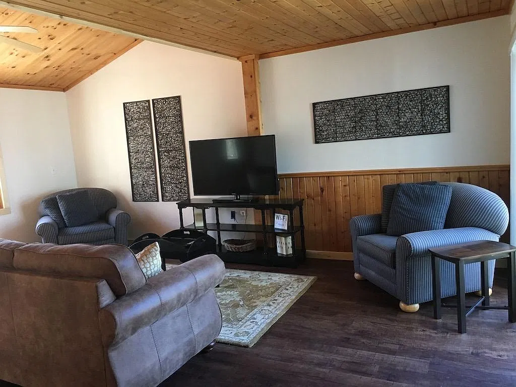 3 bed, 2318 sqft, $2,800 — Photo 4