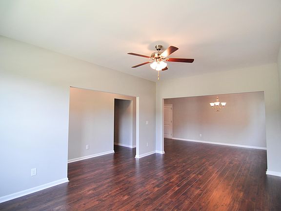 3rd image of 167 Daisy Cir