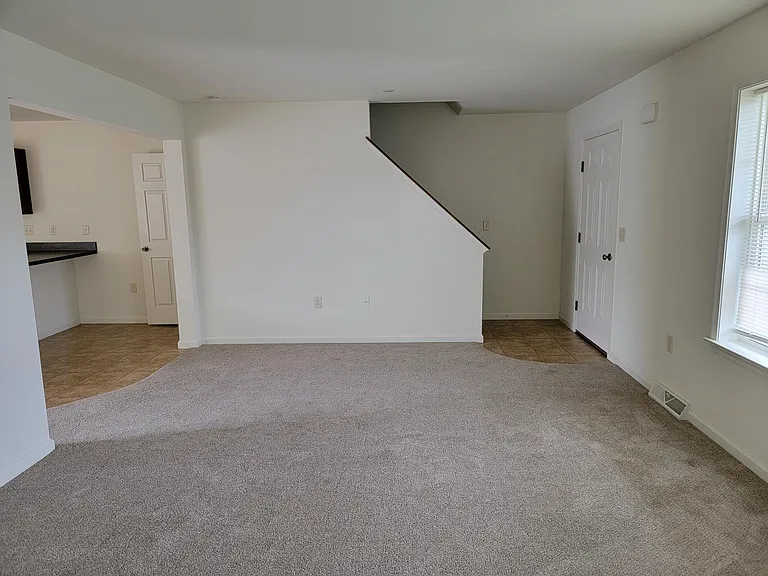 213 Limestone Dr — Photo 3
