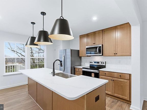 3rd image of 143 Homestead Dr