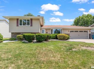 2420 Delaware Dr, Springfield, IL 62702