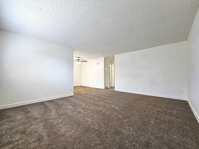 Raymond Ritz Apartments — Photo 47