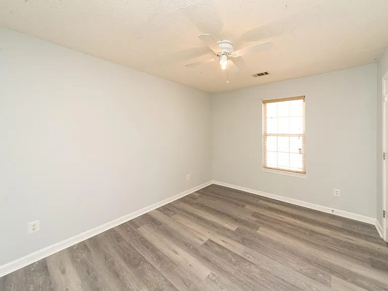811 Sugar Oak Ln — Photo 23