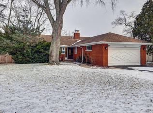 1343 Oxford Rd, Deerfield, IL 60015