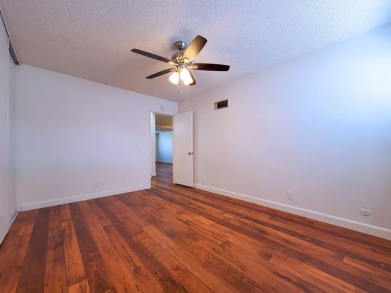 Anza Oaks Apartments — Photo 41
