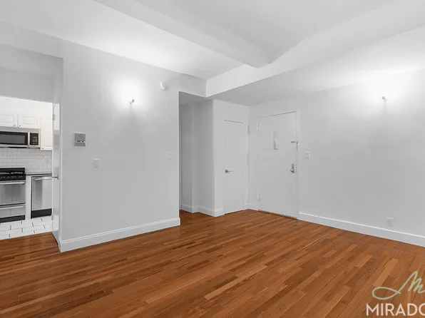 132 East 45th Street image 3 of 11