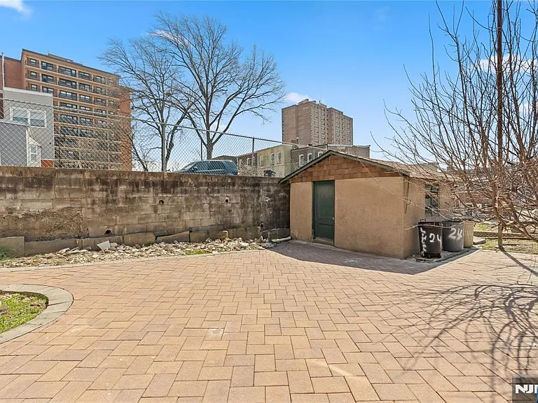 244 Lincoln Ave — Photo 13