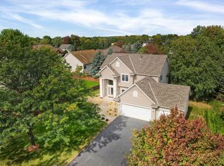 9550 Hillside Trl S, Cottage Grove, MN 55016