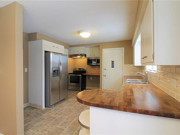 3rd image of 120 Cottington Dr