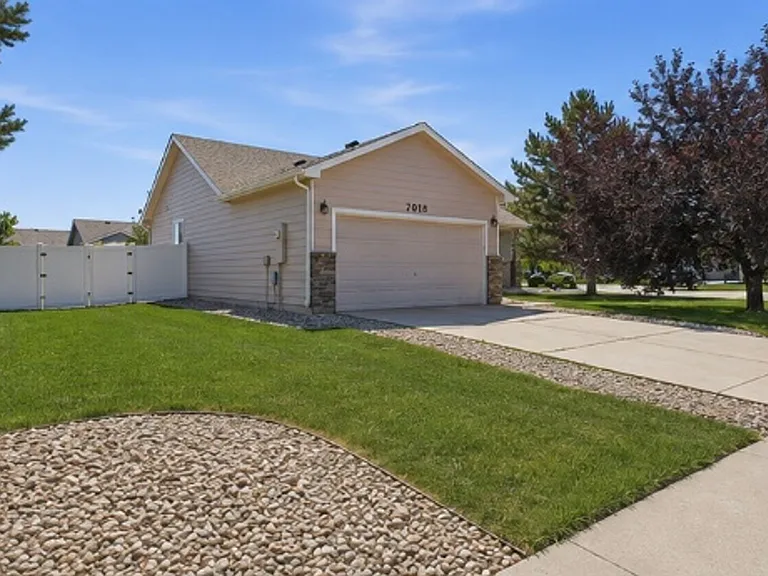 7026 Mount Nimbus St — Photo 2