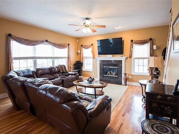 5th image of 12 Foxwood Dr