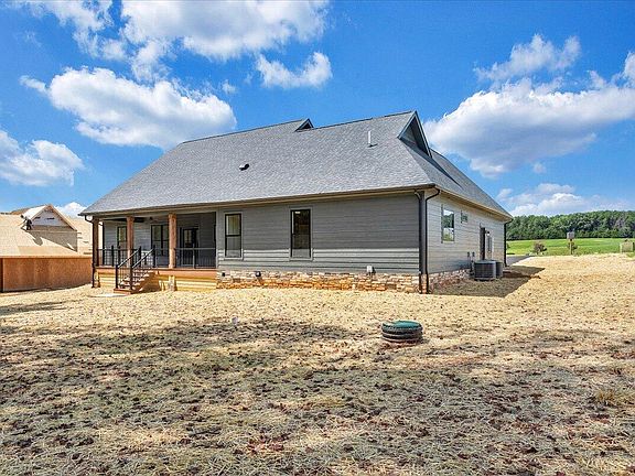 5th image of 718 Farm Dr