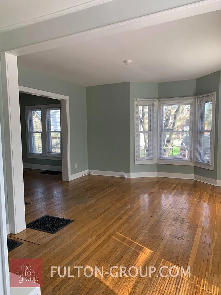 3 bed, 1.5 bath, 1264 sqft, $2,050 — Photo 3