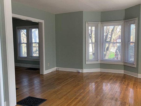 3rd image of 9 Congress Ave SE