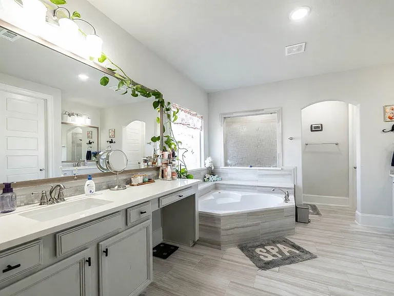 17821 Limestone Spring Ln — Photo 21