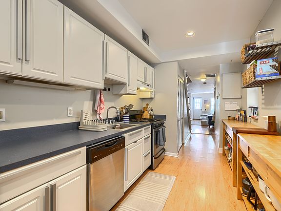 3rd image of 810 S Luzerne Ave