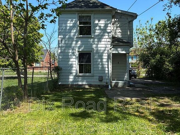 3rd image of 2240 Lakeview Ave