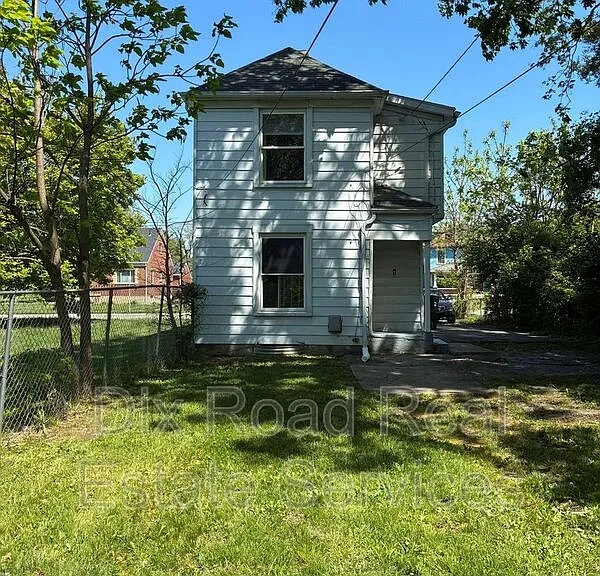 2240 Lakeview Ave — Photo 3