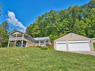232 Crossroad Ln, Franklin, NC 28734