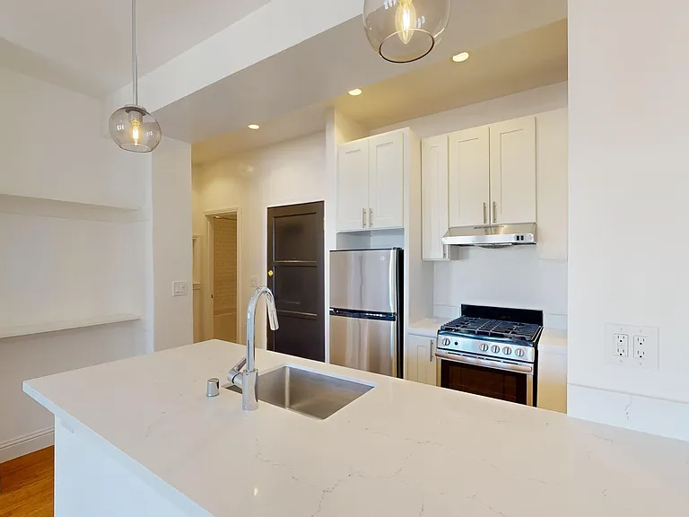 845 California Street — Photo 11