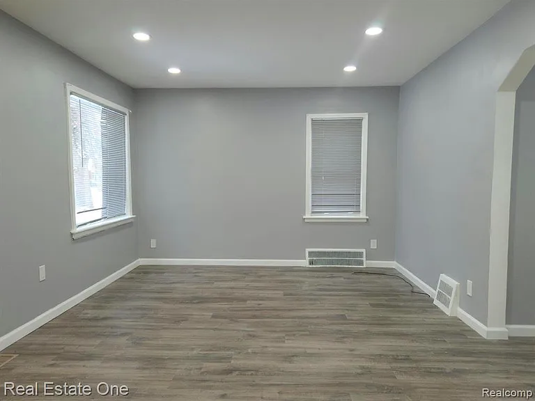 8254 Sussex St — Photo 8