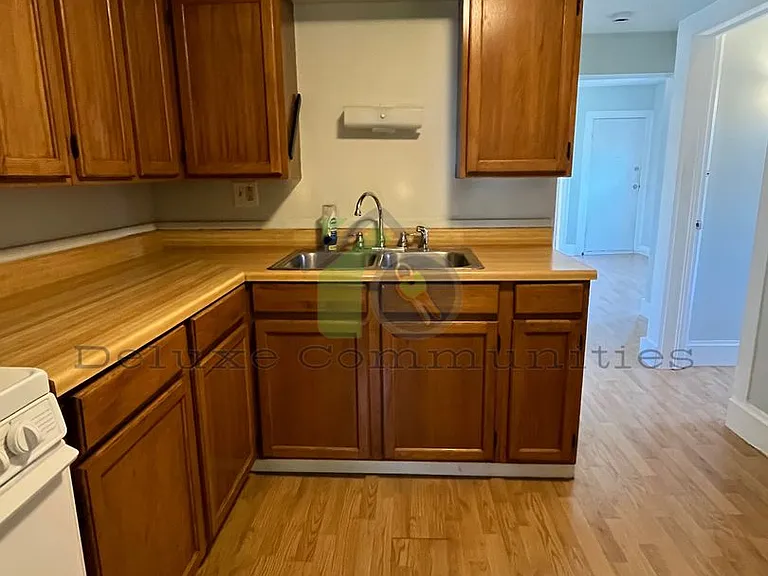 1021 Broadway Ave NW — Photo 3