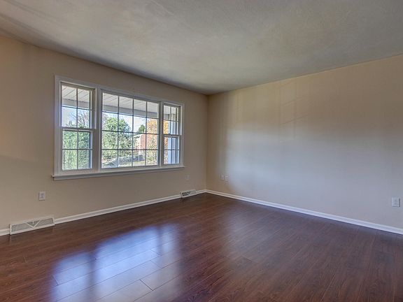 5th image of 403 Aragona Dr