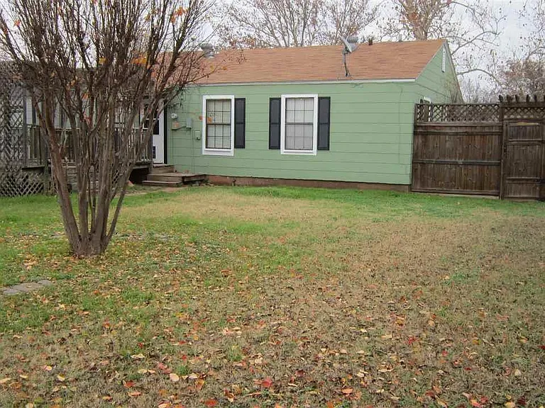 3318 Sherwood Ln — Photo 12