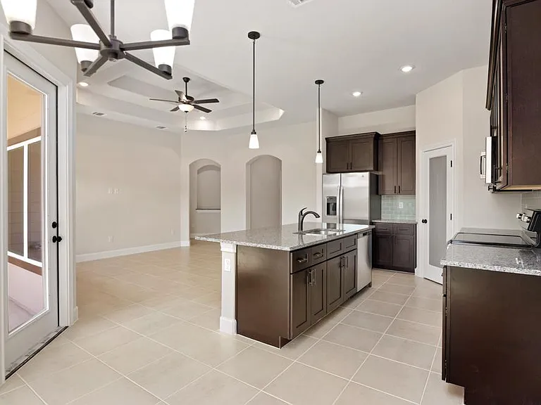 405 Park Cir — Photo 18