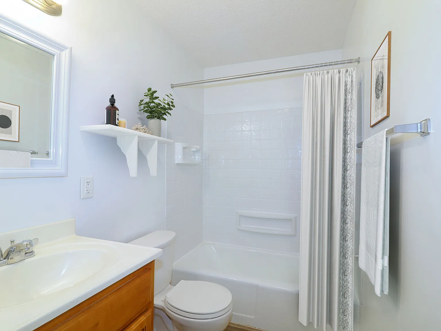 Greenbriar Hills Apartments — Photo 3