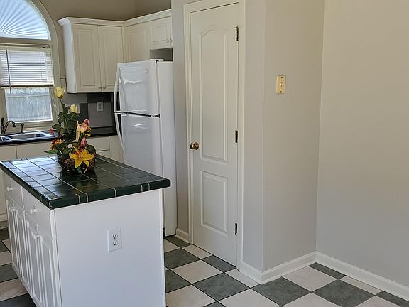 5th image of 209 Carolina Ct