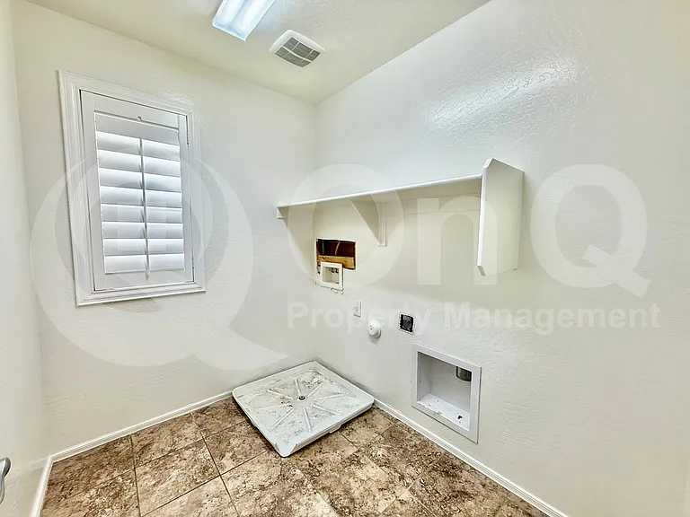 12025 W Avenida Del Rey — Photo 13