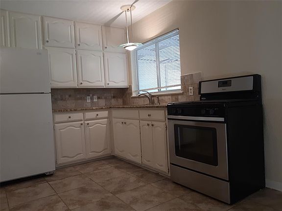 2nd image of 427 Wanda Dr