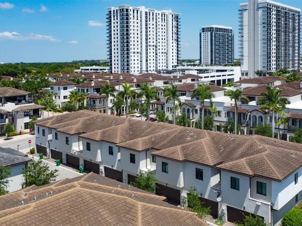4962 NW 83rd Path #4962, Miami, FL 33166