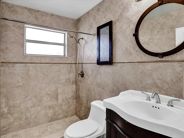 713 Collins Ave #42 — Photo 20