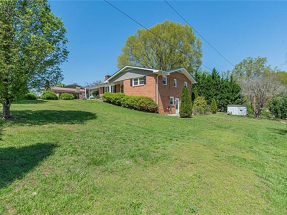 3rd image of 106 Dillard Ct