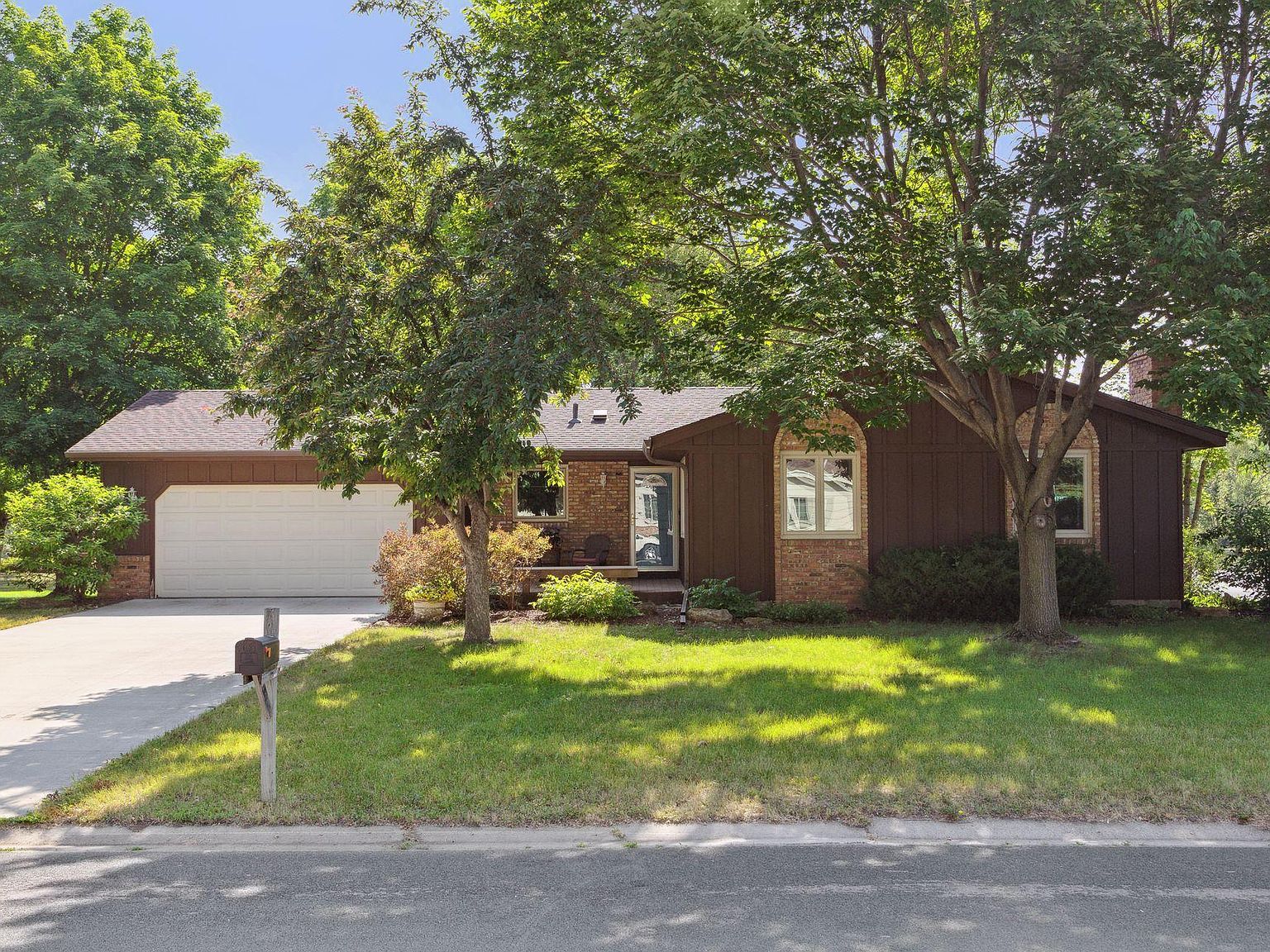 1077 Merrifield St, Shakopee, MN 55379 Zillow