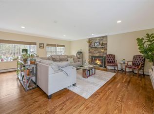 165 Hot Water St, Manorville, NY 11949