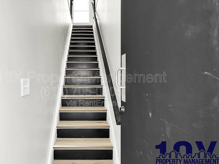 1213 E Whittier St — Photo 3