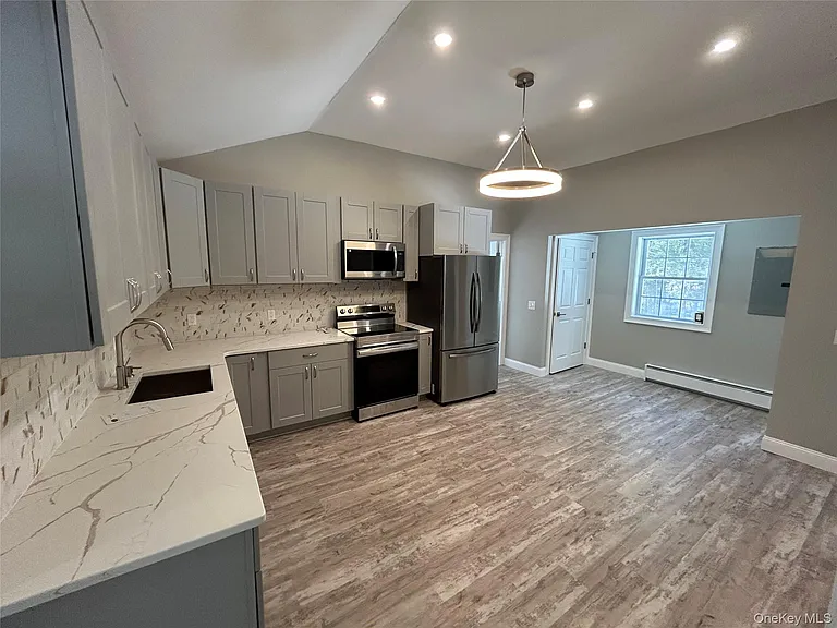 135 Gale Rd #UPSTAIRS — Photo 7