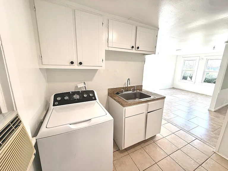5516 F St #B — Photo 3
