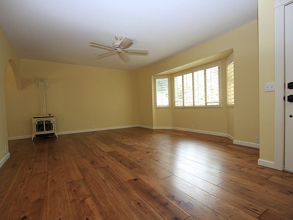 2nd image of 929 Bartlett Ave