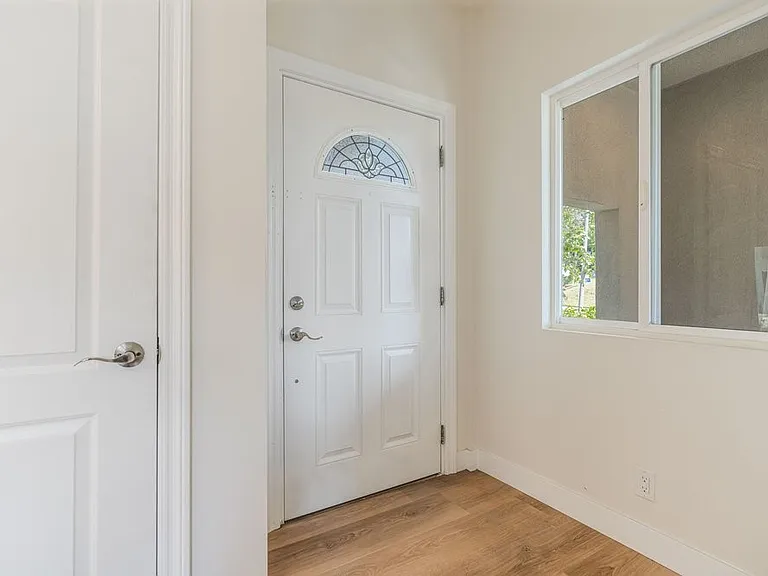 1100 S Highland Ave — Photo 5