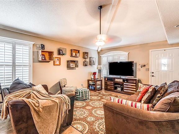 4th image of 3328 Scarlet Point Dr